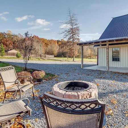 Peaceful Russell Springs Home With Fire Pit And Pond!